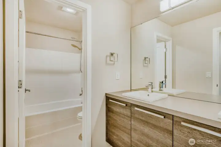 Upstairs Main Bathroom