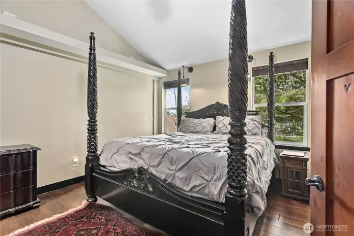 Primary bedroom wih ensuite