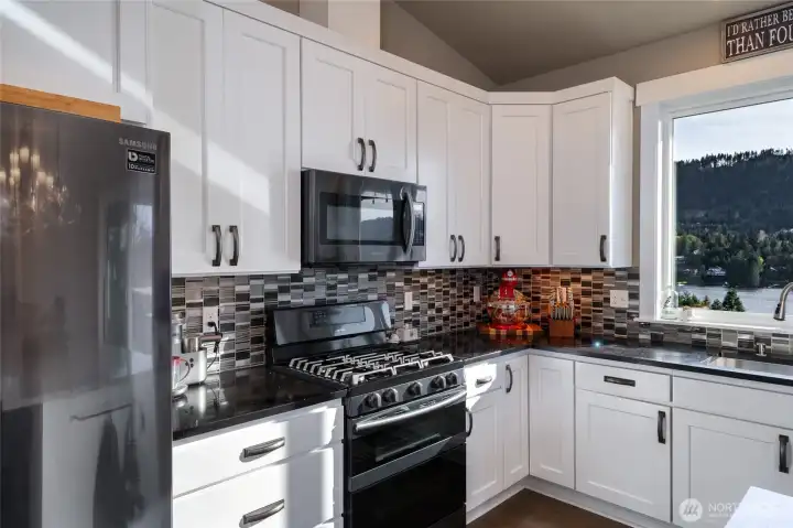 Gourmet kitchen with stainless appliances and tile backsplash