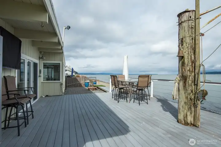 Patio courtyard just beyond the deck for added space.