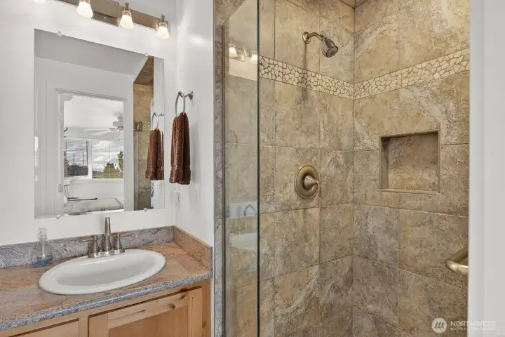 More detail of the shower