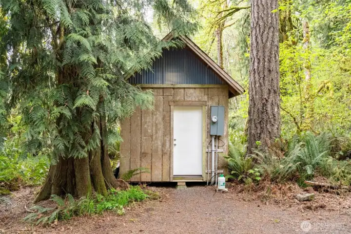 Nice sized pump house. Great space for added storage.
