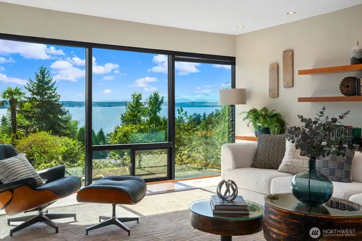 Great views of the Cascades, Vashon, Blake Island and the ferries!