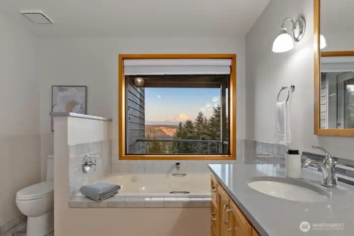 Updated 5-piece ensuite in 2010 by renowned local builder Zetterberg.