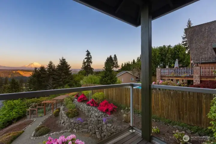 A true retreat with a private deck to enjoy quiet mornings or unwind at the end of the day.
