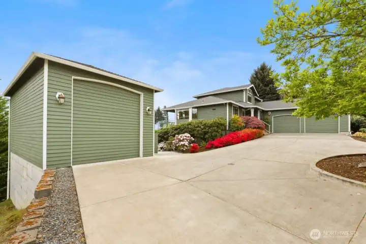 Built in 2006/2007, the oversized detached RV garage is perfect for a car enthusiast or housing all your toys.