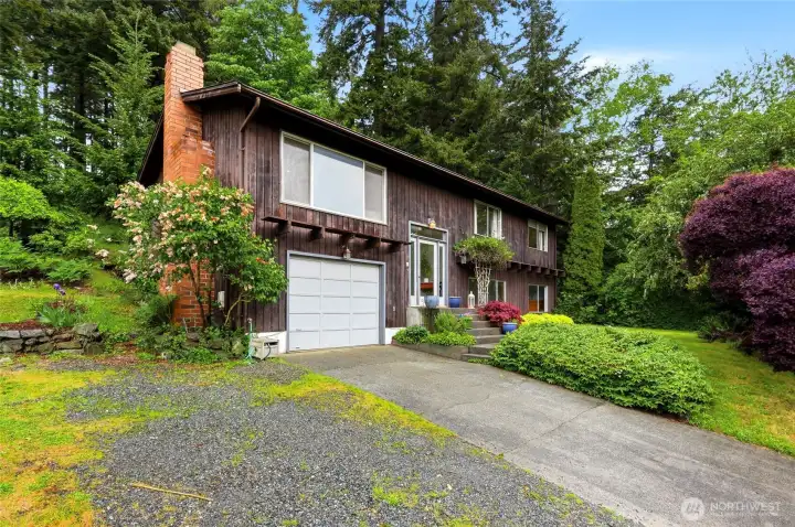Attached garage plus an expansive driveway means parking for everyone! Attached garage plus an expansive driveway means parking for everyone!
