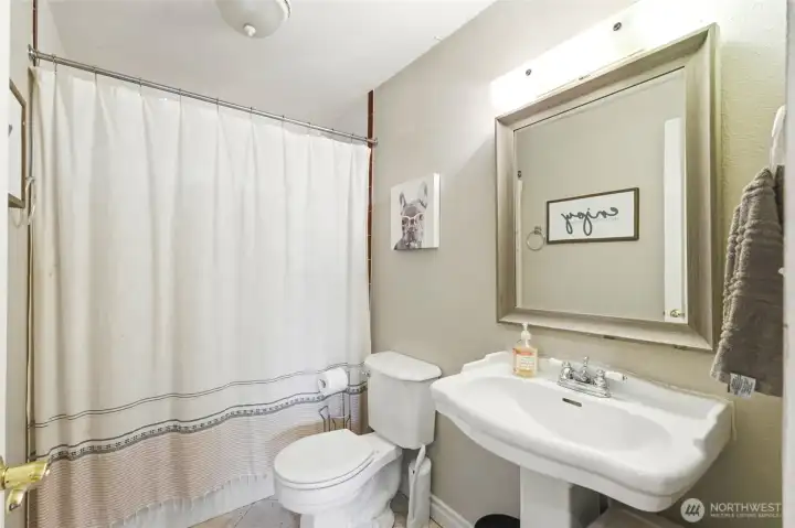 Full bath on the main floor. Full bath on the main floor.