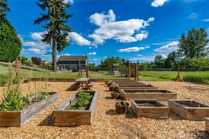 Fully fenced & irrigated garden Fully fenced & irrigated garden