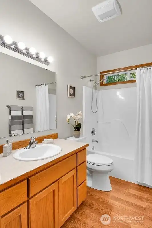 Full hallway bathroom