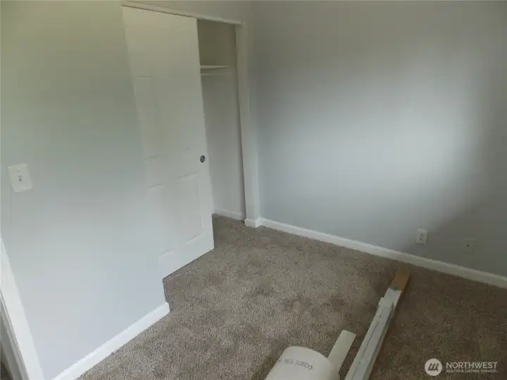 2nd bedroom w/closet