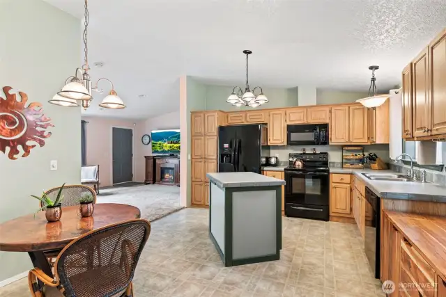 Functional layout with great flow between kitchen, dining, and living areas.