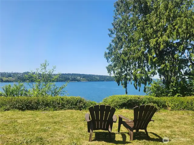 Exceptional water and mountain views!
