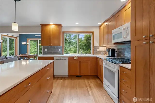 Remodeled eat-in kitchen is a cooks dream!