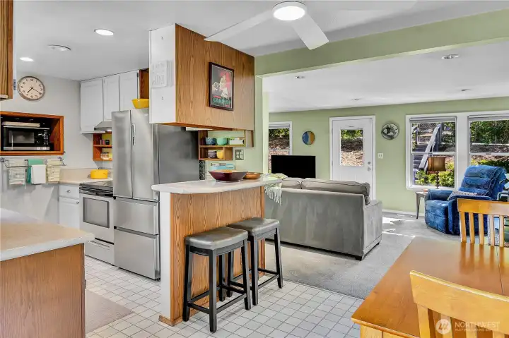 Counter seating for the quick snack, coffee time.