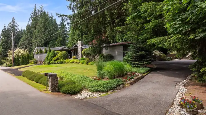 Welcome home to this lovely rambler home with large driveway and quiet neighborhood!!!