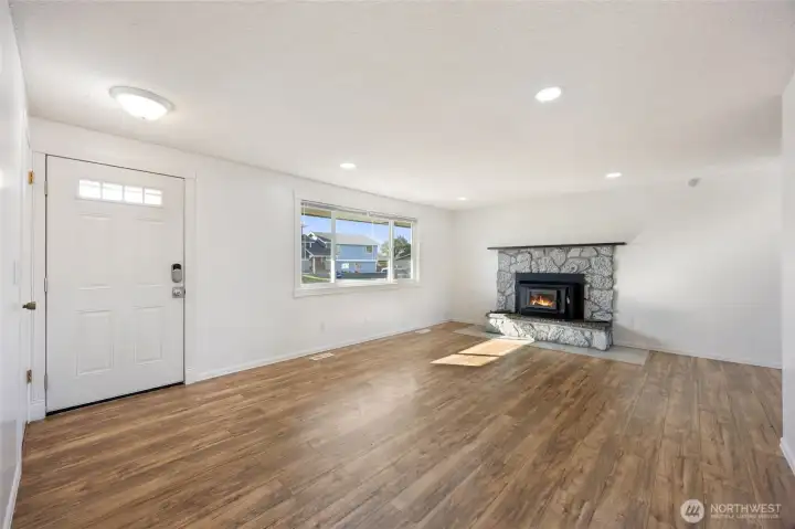 Vinyl paned windows throughout