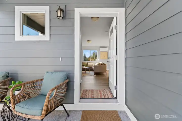 Photographs are for illustrative purposes only. Features, finishes, interior/exterior colors, landscaping and floorplan shown may vary from actual homes built.