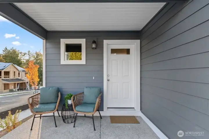 Photographs are for illustrative purposes only. Features, finishes, interior/exterior colors, landscaping and floorplan shown may vary from actual homes built.