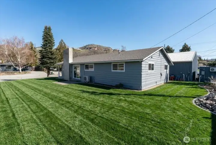 west side view showing the extra yard space for additional structure.