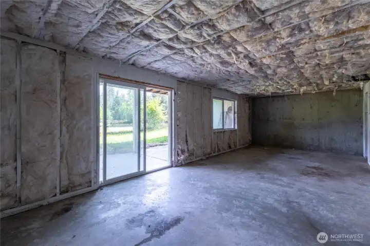 1485 sq ft unfinished walk out daylight basement