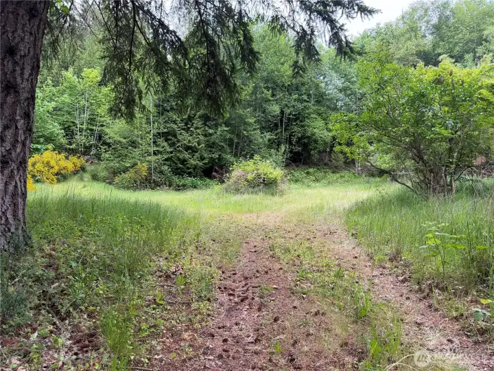 Entrance has a loop to turn around.