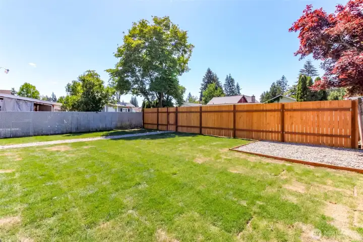 Private back yard is fully fenced