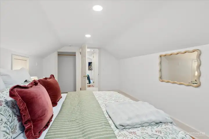 Upstairs bedroom 2