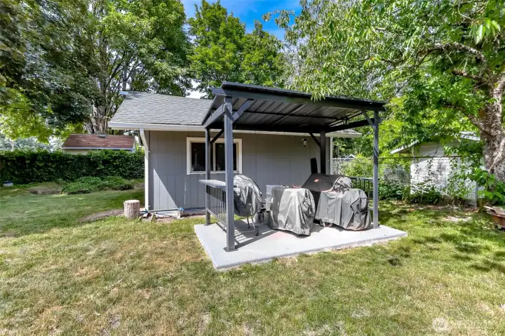 This property features a spacious detached shop and a dedicated BBQ pavilion, offering excellent storage and outdoor entertainment space.
