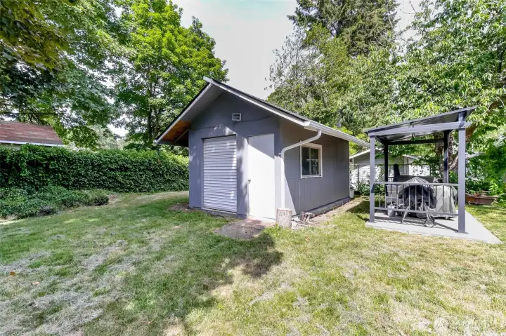 This property features a spacious detached shop and a dedicated BBQ pavilion, offering excellent storage and outdoor entertainment space.