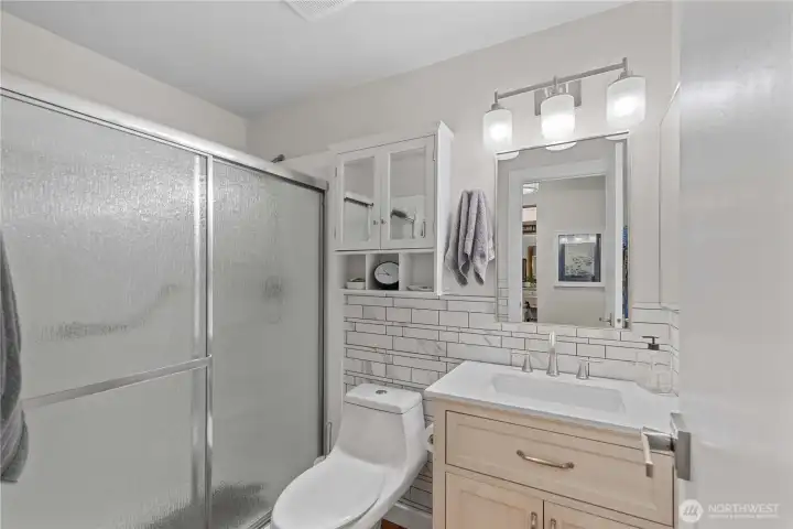 Remodeled bath w/ walk-on shower