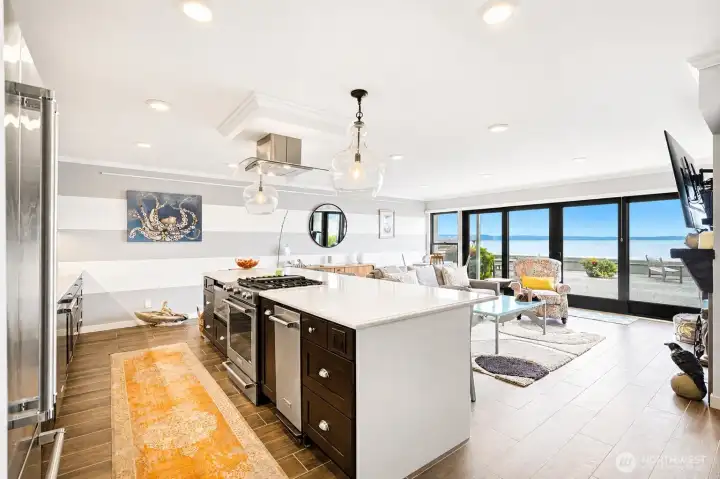 Where luxury living meets the waterfront. Where luxury living meets the waterfront.