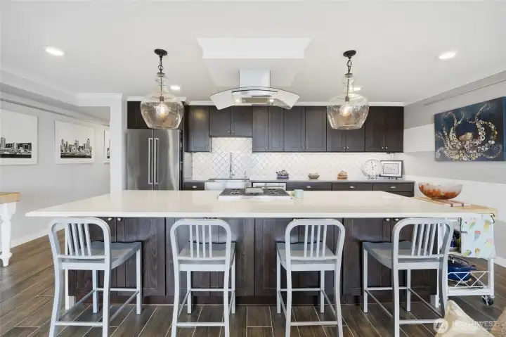 Stunning chef's kitchen with oversized island Stunning chef's kitchen with oversized island