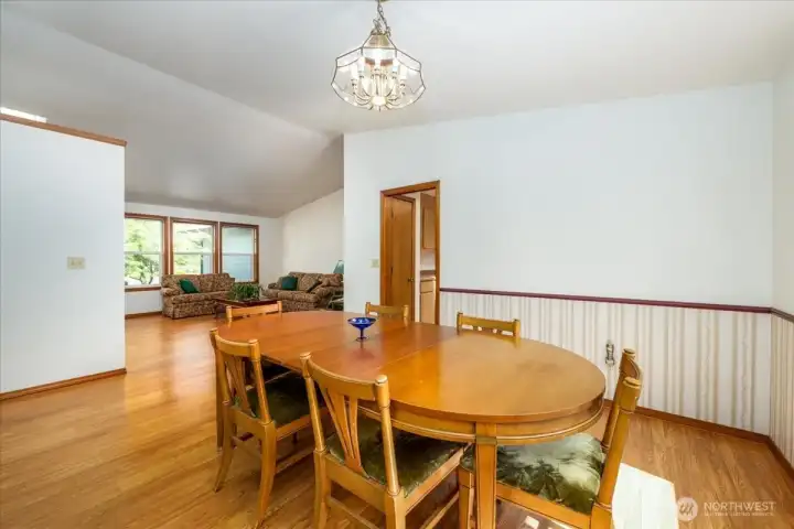 Large dinning room off the living room and kitchen