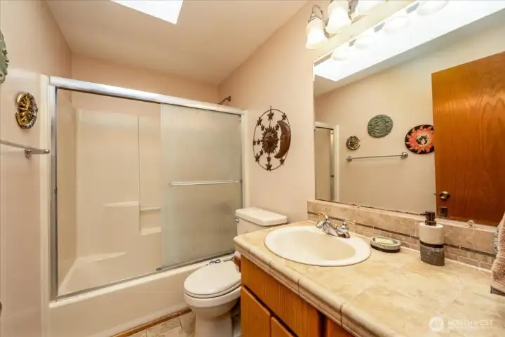 full bath off the hallway