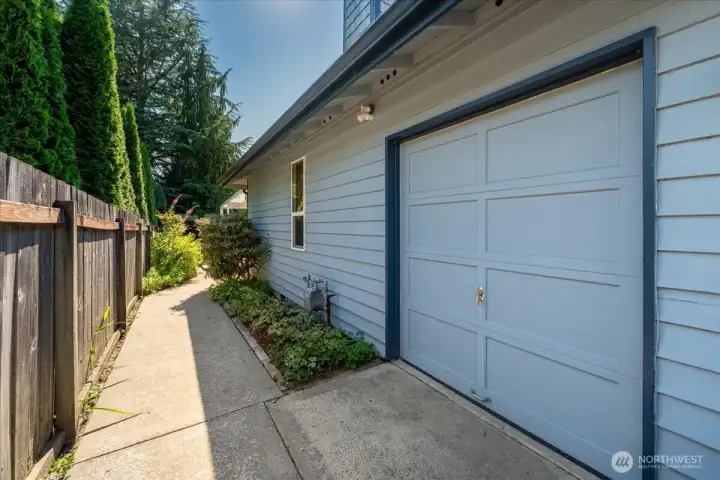Side roll-up door to garage off the size of the home