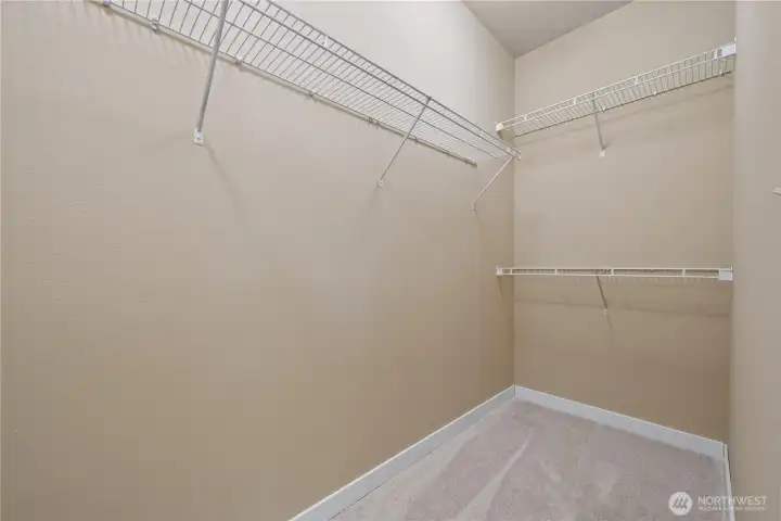 Walk-in Closet Walk-in Closet