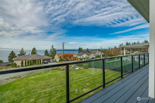 This location is close to the Semiahmoo Golf and Country club for you golfers and Semiahmoo Marina for boaters. Hardly any traffic on this road. Deck has custom railing.