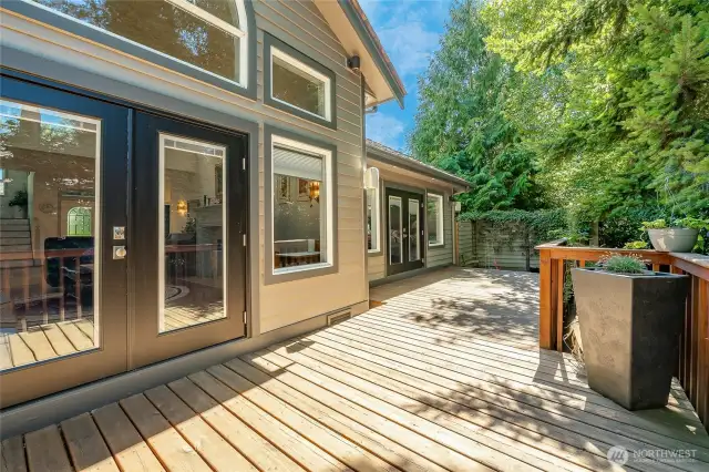 eautiful outdoor area with private deck that wraps around and landscaped yard.