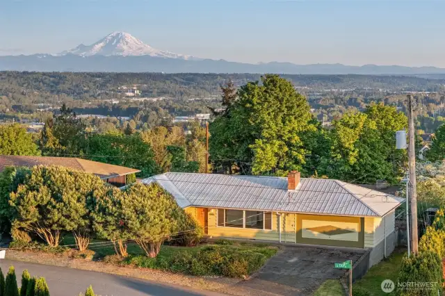 6905 S. 130th St. Single story vintage charmer with expansive views!