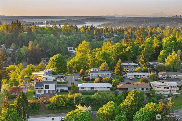 Perfectly positioned on a bluff with an incredible territory and Mt Rainier View!