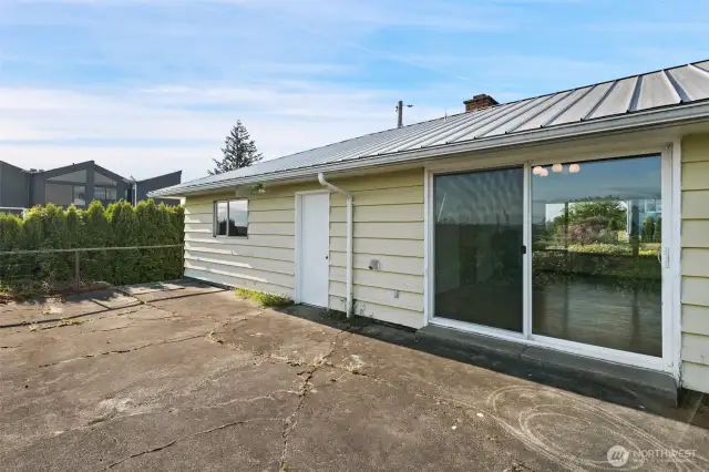 Large back patio area off dining, kitchen & living room areas. Expansive territorial views.