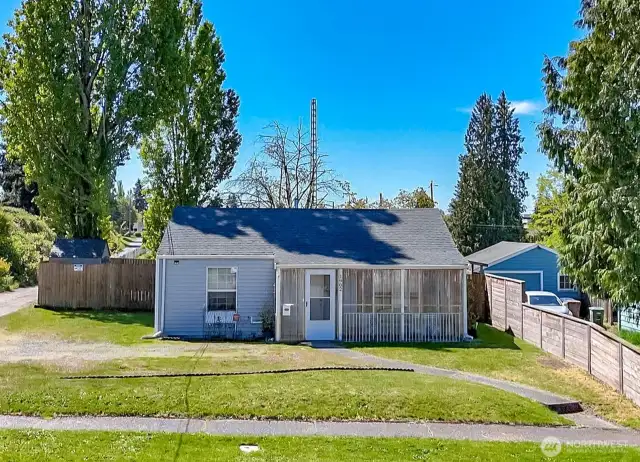 Cute home in a great location!