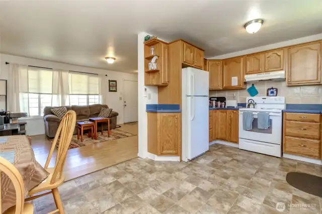 Another look at the kitchen