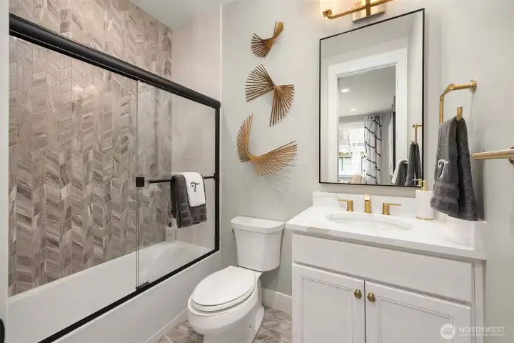 Photos for illustration purposes only & not of actual home for sale. Cascadian model home.