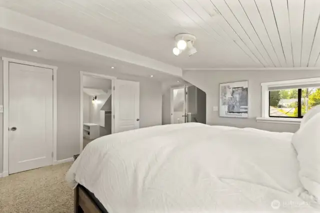 Need room for all your things? This suite has you covered with generous closet space and smart storage options.