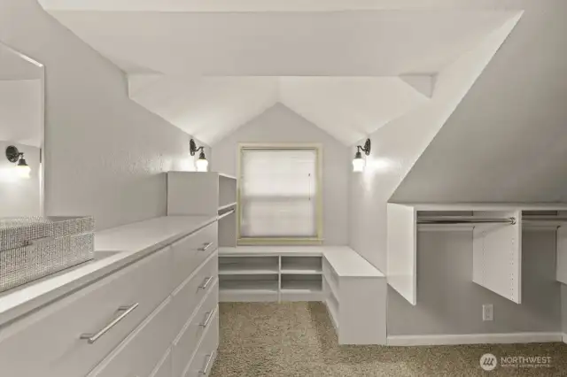 With room to spare, the walk-in closet gives you the space to stay organized—and maybe even add a few more shoes to the collection.