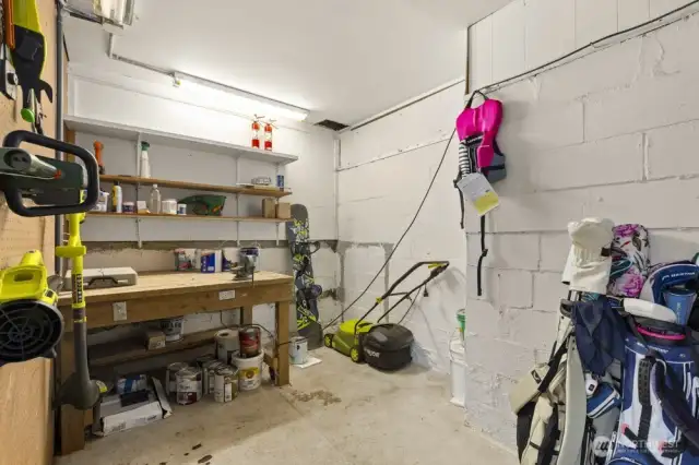 There’s also a dedicated shop space—perfect for weekend projects, tool storage, or finally starting that DIY list you’ve been putting off.