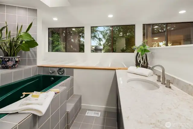 Primary bath