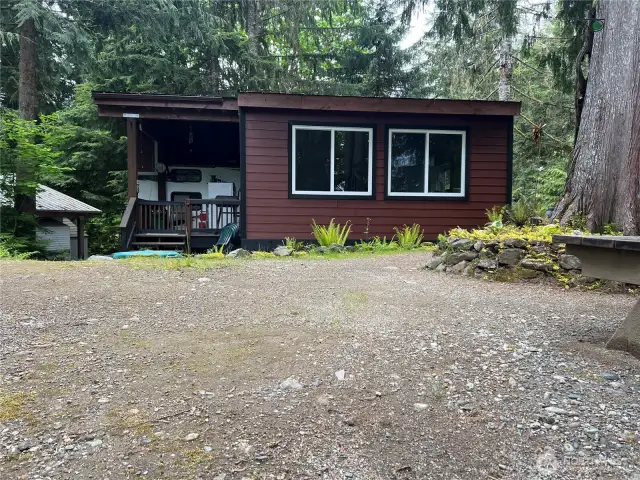 Upper picnic table outdoor dining space.